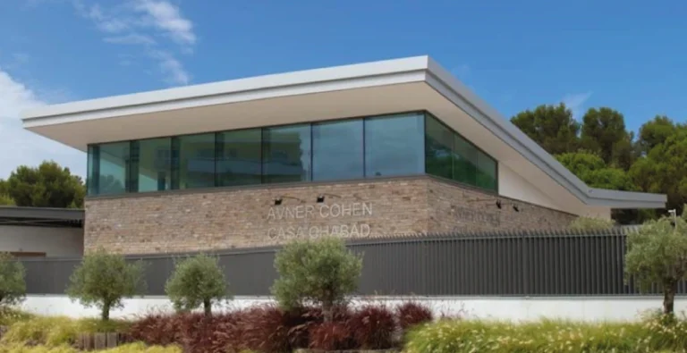 Avner Cohen Casa Chabad